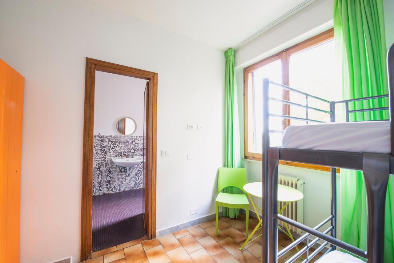 6-Bett-Zimmer mit Bad